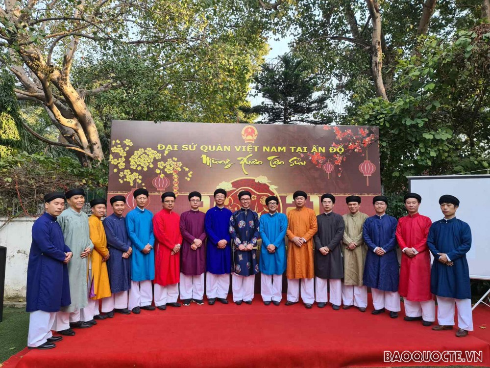 Warm and colorful Tet held for Vietnamese community in India
